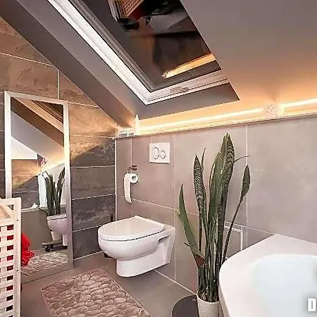 Dragon's Nest: Cozy & Modern Attic Loft Nuremberg Ξενοδοχείο 5*