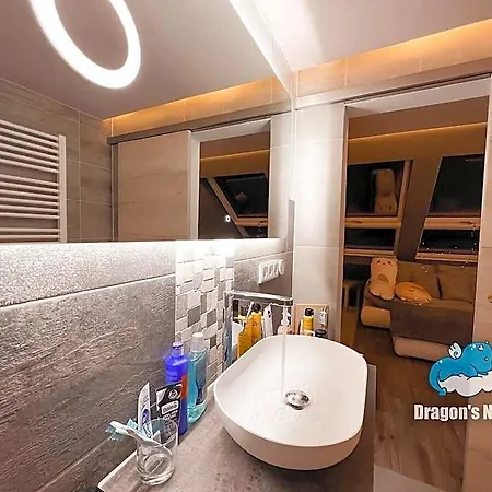 Dragon's Nest: Cozy & Modern Attic Loft Nuremberg Schwaig bei Nürnberg