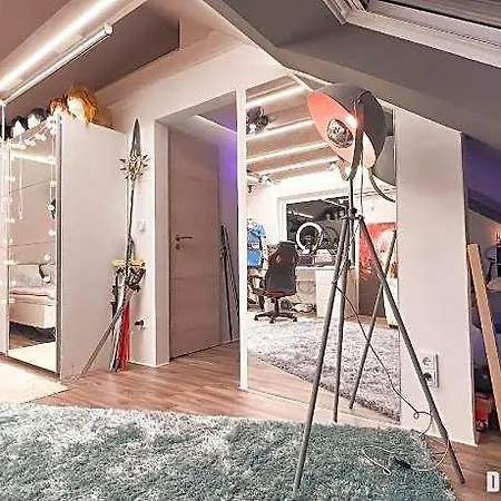 Hotel Dragon's Nest: Cozy & Modern Attic Loft Nuremberg 5*